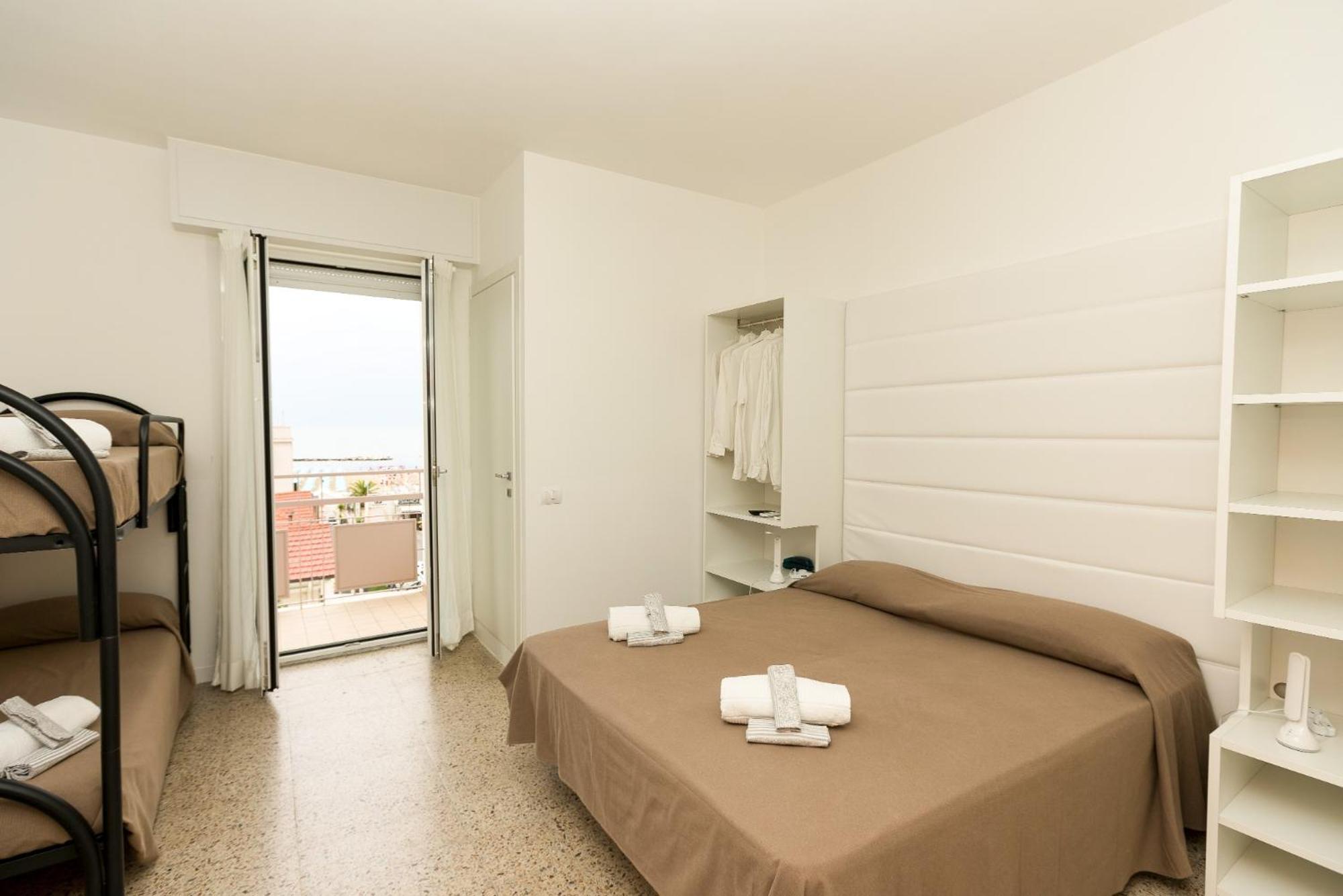 Hotel Ninfea Cattolica Exterior foto