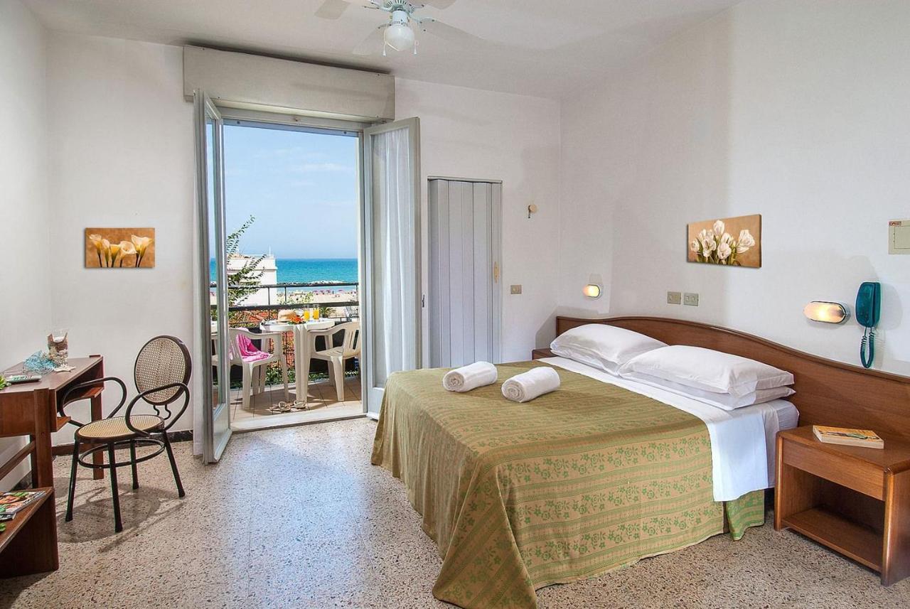 Hotel Ninfea Cattolica Exterior foto