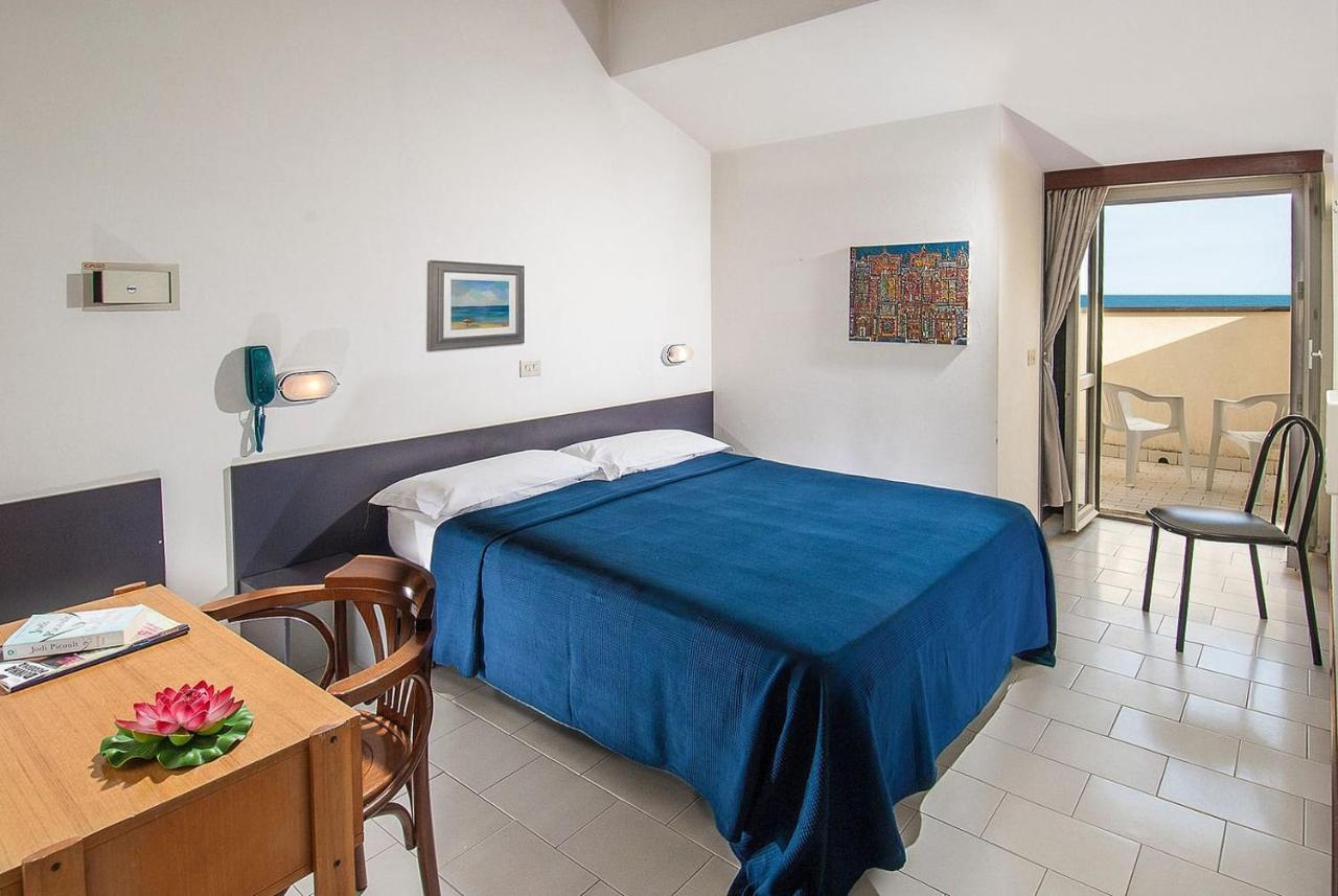 Hotel Ninfea Cattolica Exterior foto