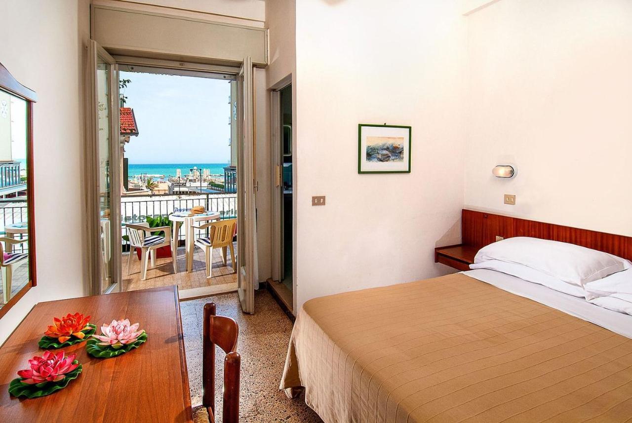 Hotel Ninfea Cattolica Exterior foto